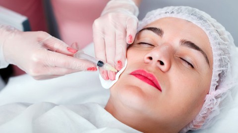بهترین روش جوانسازی پوست بدون جراحی؛ مقایسه مزایا و معایب روش‌های مختلف