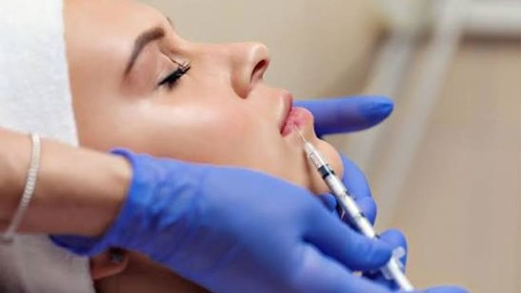 بوتاکس یا فیلر؟ تفاوت‌ها، کاربردها و بهترین انتخاب برای جوانسازی صورت
